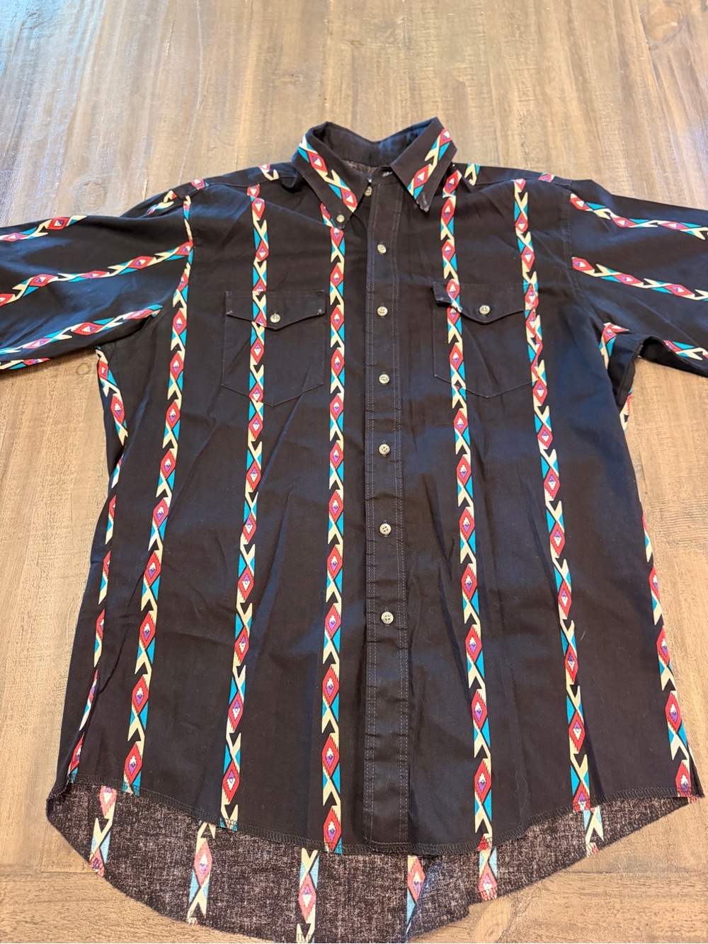 VTG 90s WRANGLER US Men’s Black Aztec Striped Button Up Shirt Size Large 16.5